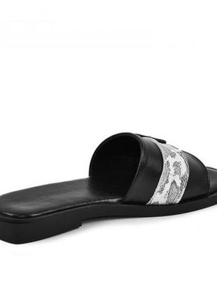 Женская летняя обувь - черные шлепанцы с квадратным носком на плоской подошве кожаные женские украин3 фото