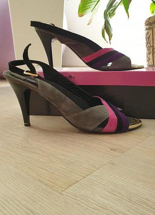 Босоніжки на підборах