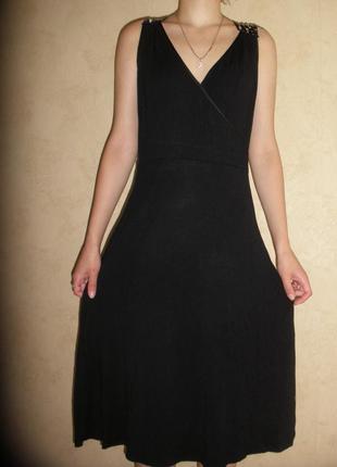 Лаконичное платье тонкого трикотажа из вискозы new look с расклешенной юбкой3 фото