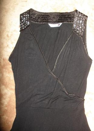 Лаконичное платье тонкого трикотажа из вискозы new look с расклешенной юбкой6 фото