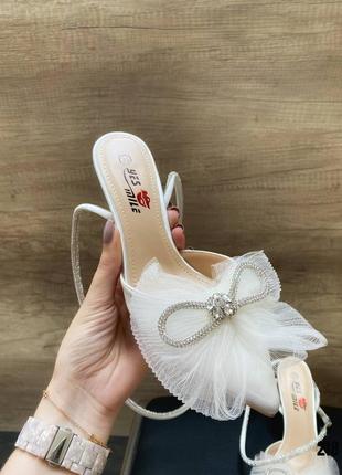 Белые туфли на каблуках з бантиком, атлас2 фото