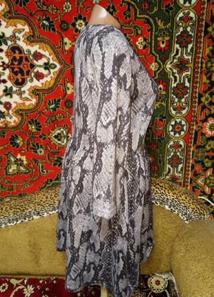 Мягенькое трикотажное платье george с анималистическим принтом4 фото