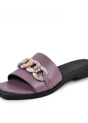 Жіноча літнє взуття - фіолетові шльопанці з ланцюгом на плоскій підошві шкіряні жіночі україна 2021