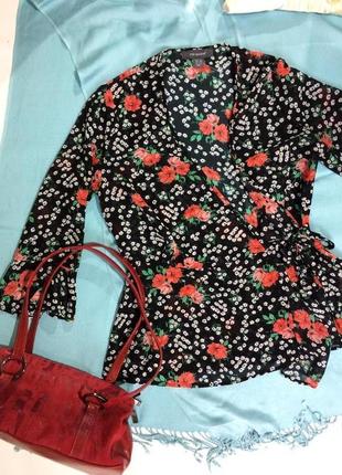 Шифоновая блузка с цветочным принтом1 фото