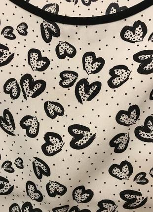 Дуже гарна і стильна брендовий блузка в сердечках і дрібний горошок.