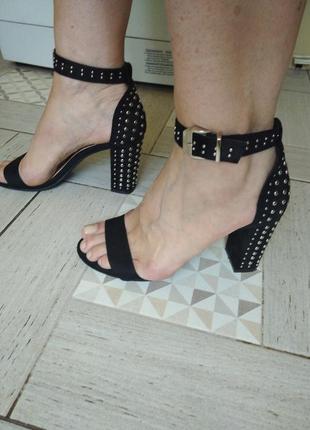 Шикарные удобные босоножки с выбитым каблуком la moda на 39р1 фото