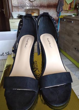 Шикарные удобные босоножки с выбитым каблуком la moda на 39р9 фото