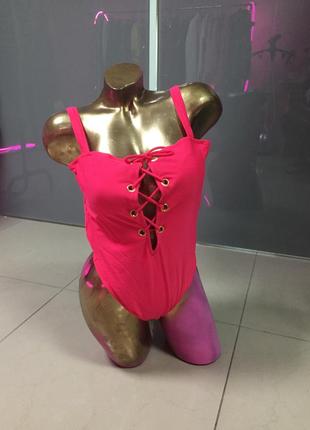 Сдельный купальник англия