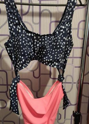 Красивий купальник з високими плавками