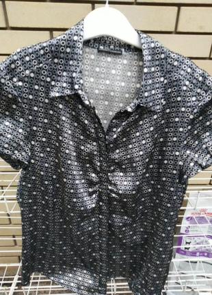 Красива атласна блуза, розмір с-м1 фото