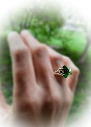 🫧 17 размер кольцо серебро с золотом изумруд зелёный4 фото