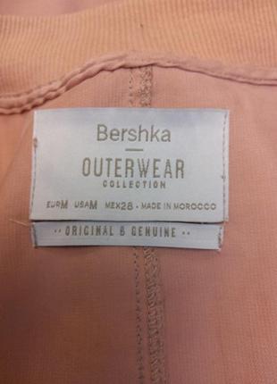 Бомбер палевого цвета bershka  раз.46-485 фото