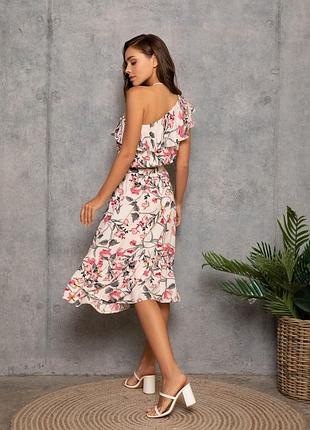 Арт: sa-254_белое платье с открытым плечом и воланами