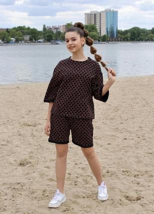 Костюм на дві