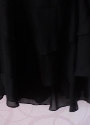 Легкая черная юбка-трапеция с оборками3 фото