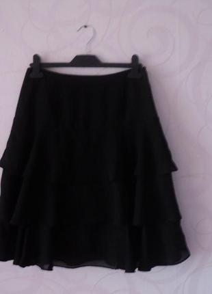 Легкая черная юбка-трапеция с оборками4 фото