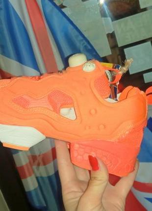 Яркие оранжевые кроссовки3 фото