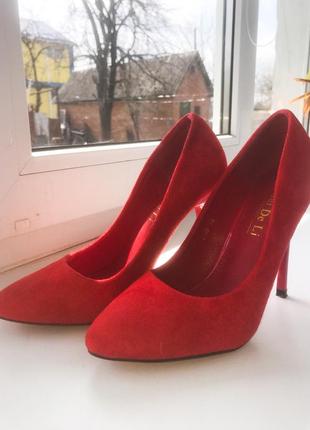 Туфлі човники червоні замшеві