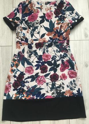 Платье в цветах
