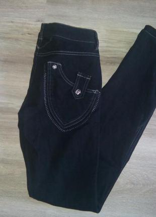 Модные джинсы скини