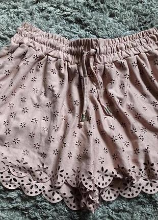 Літні шорти кольору пудри