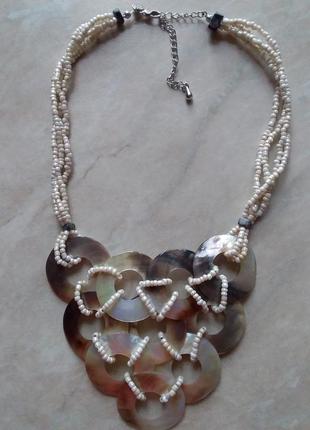 Кольє з натурального перламутру.