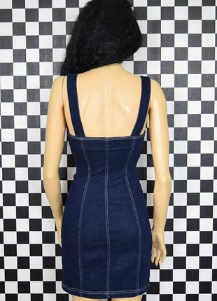 Джинсовое платье сарафан с контрастной строчкой