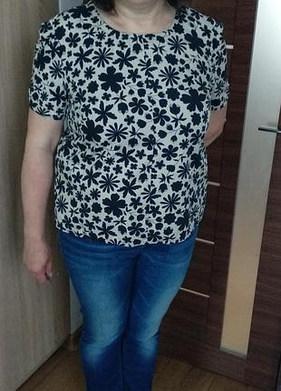 Блуза в квітковий принт розмір 52-54
