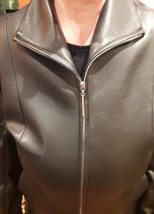 Курточка шкіряна