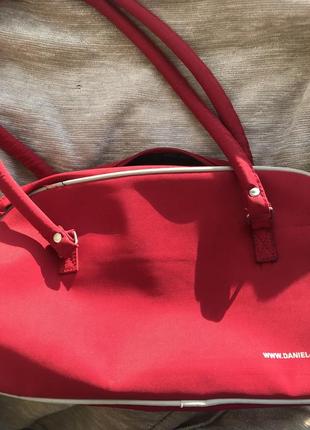 Яркая небольшая сумка daniel-ray