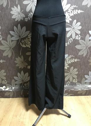 Стильні широкі штани із заниженою талією