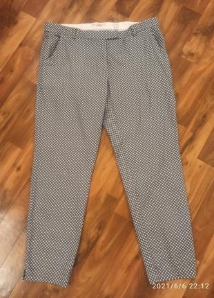 Стильные укороченные брючки