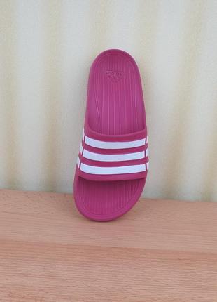 Тапочки adidas 34 р.  duramo slide 21,5 см. сланцы1 фото