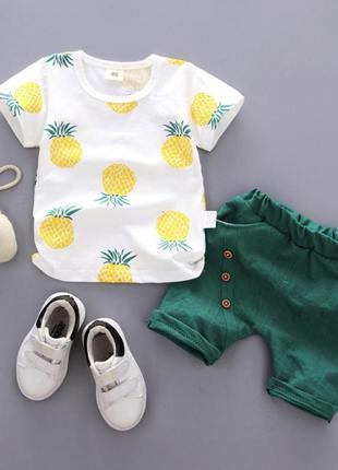 Летний костюм футболка с ананасами и шорты для мальчика