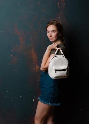 Женский маленький белый рюкзак трансформер для города7 фото