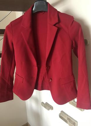 Супер классный модный красный пиджак италия