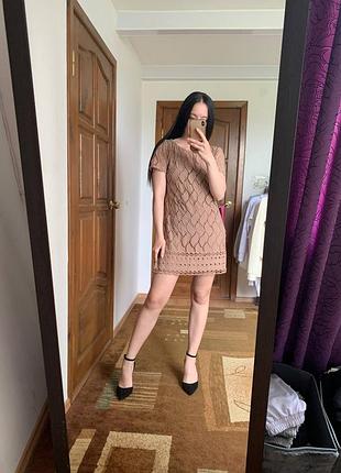 Бежеву сукню