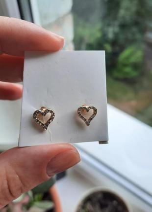 Сережки пусети гвоздики сердечка в камінь h&m