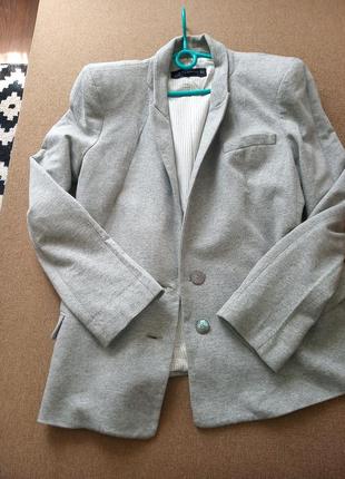 Пиджак ,серый пиджак zara с объемными плечами