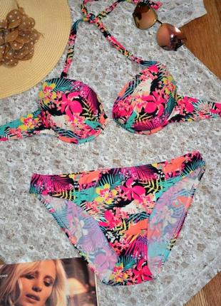 Яркий, раздельный купальник livera swimwear.