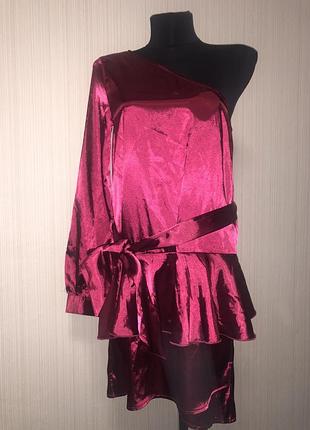 Сатинове бордове плаття на одне плече ,