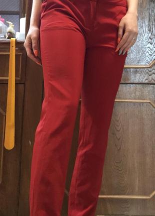Красные брюки на низкой талии2 фото