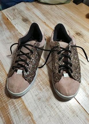 Класні кеди на 24-24.43 см