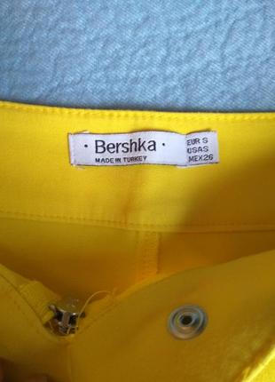 Желтая юбка короткая трапеция с замком спереди bershka4 фото