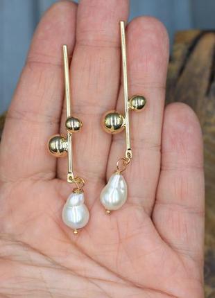 Красиві і оригінальні сережки з перлами бароковим