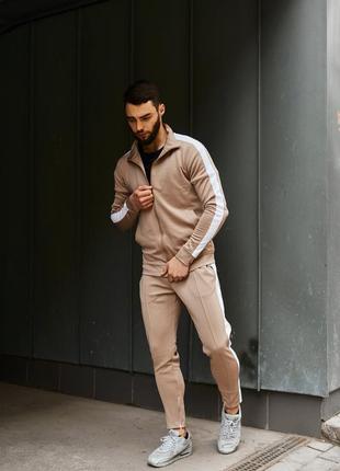 Чоловічий спортивний костюм