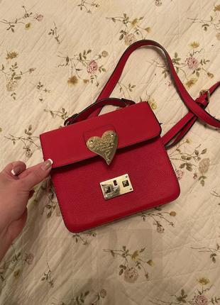 Красная женская сумка10 фото
