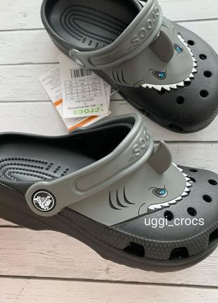 Crocs kids classic i am shark black кроксы тапки крокс шлепки5 фото