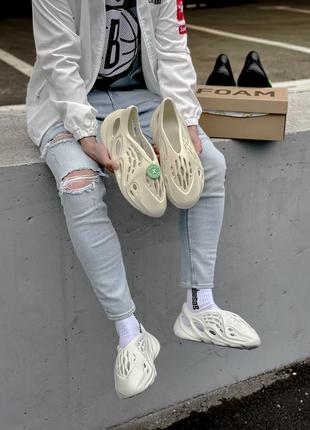 Тапки тапочки adidas yeezy  foam rnnr sand шлепки6 фото