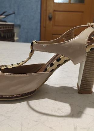 Босоніжки жіночі